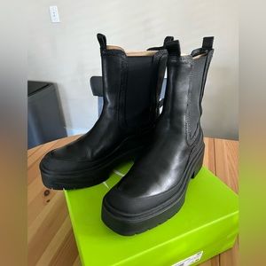 Sam Edelman Lulia Chelsea boots